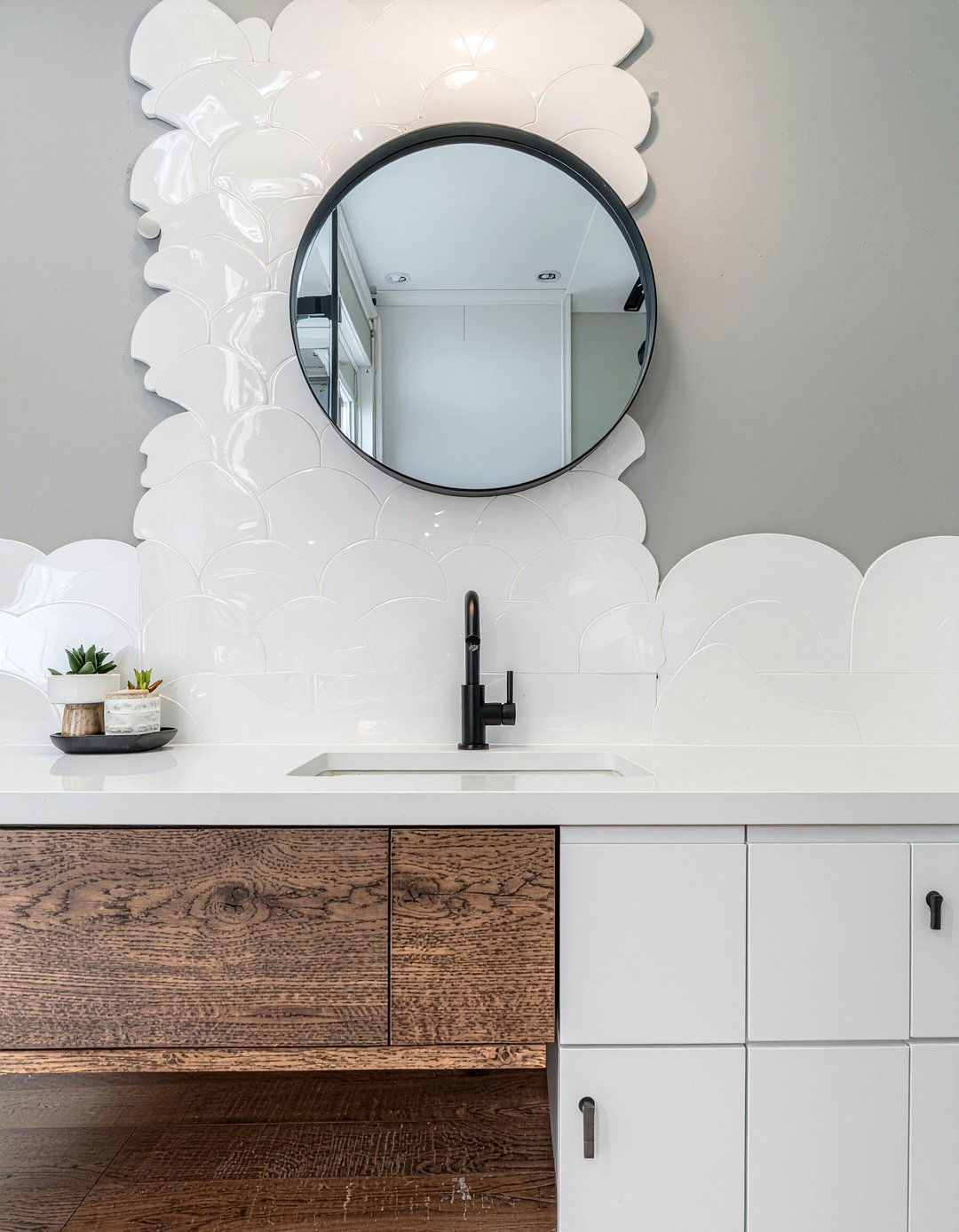White Scalloped Backsplash - 30 scalloped tile bathroom ideas