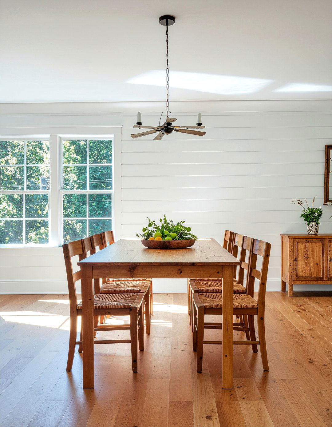 White Shiplap Walls - 30 farmhouse dining room ideas