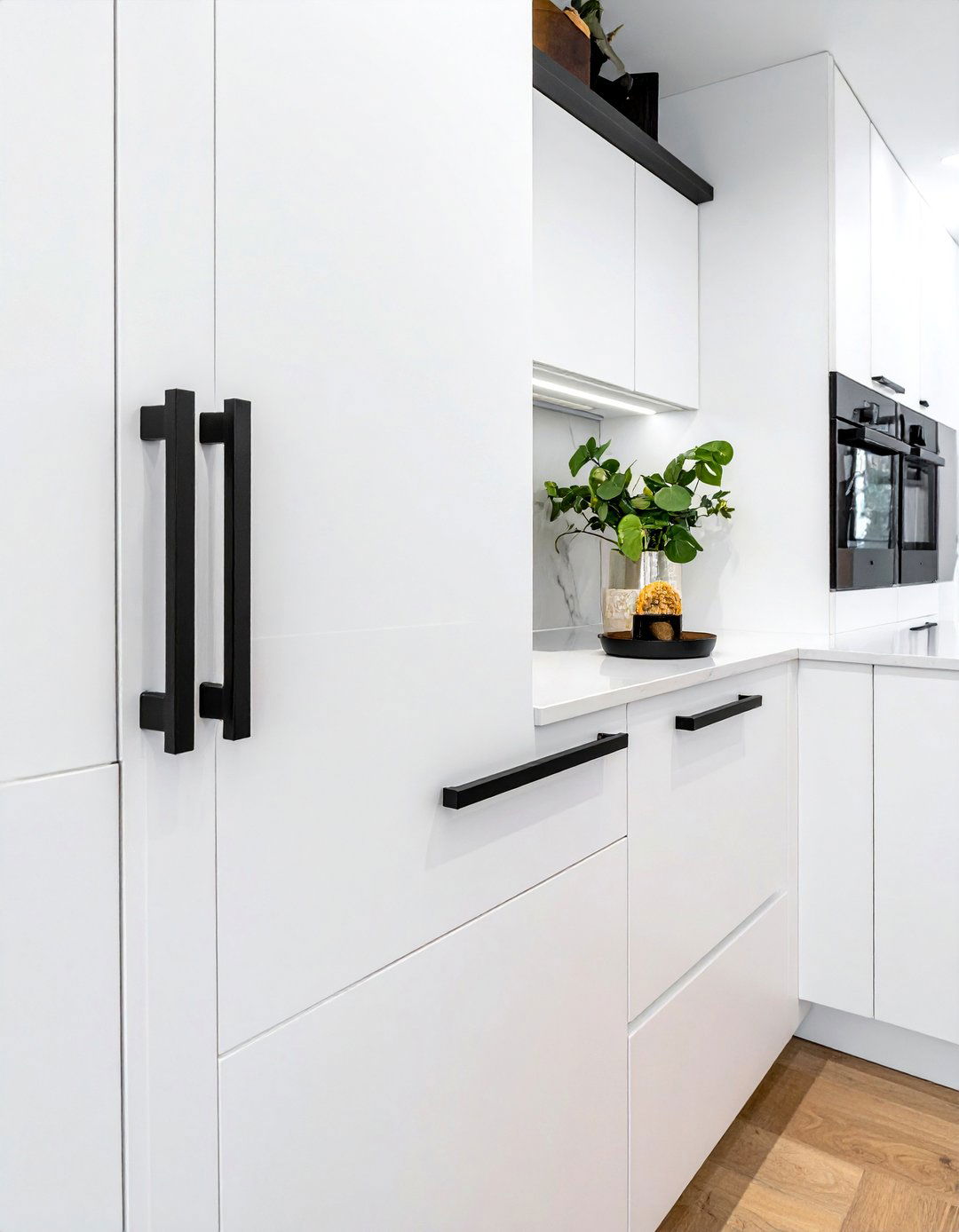 White cabinets black handles - 30 white kitchen cabinet ideas