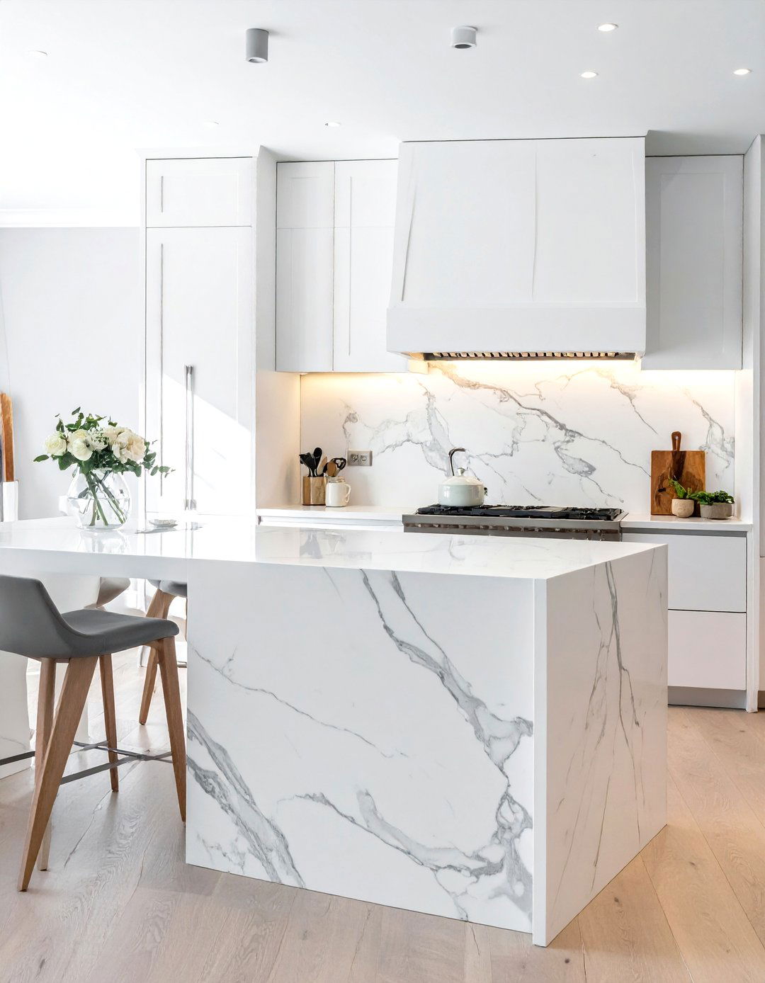 White hood marble backsplash - 30 white hood kitchen ideas