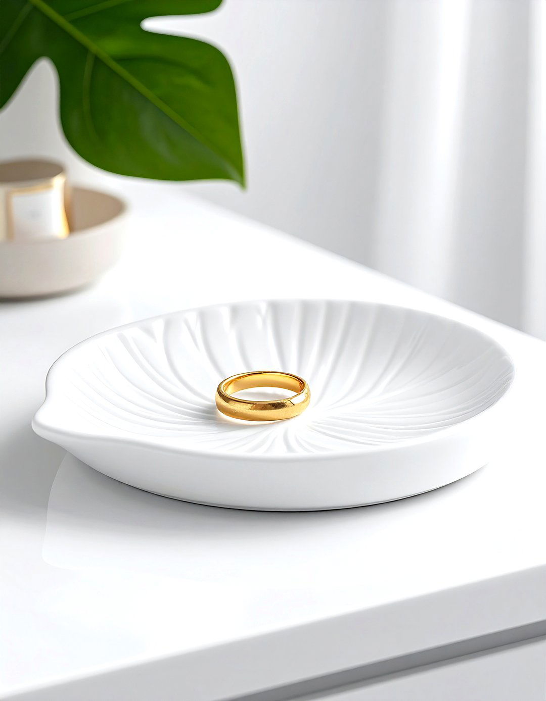 White jewelry dish tray - 30 white bathroom accessories ideas