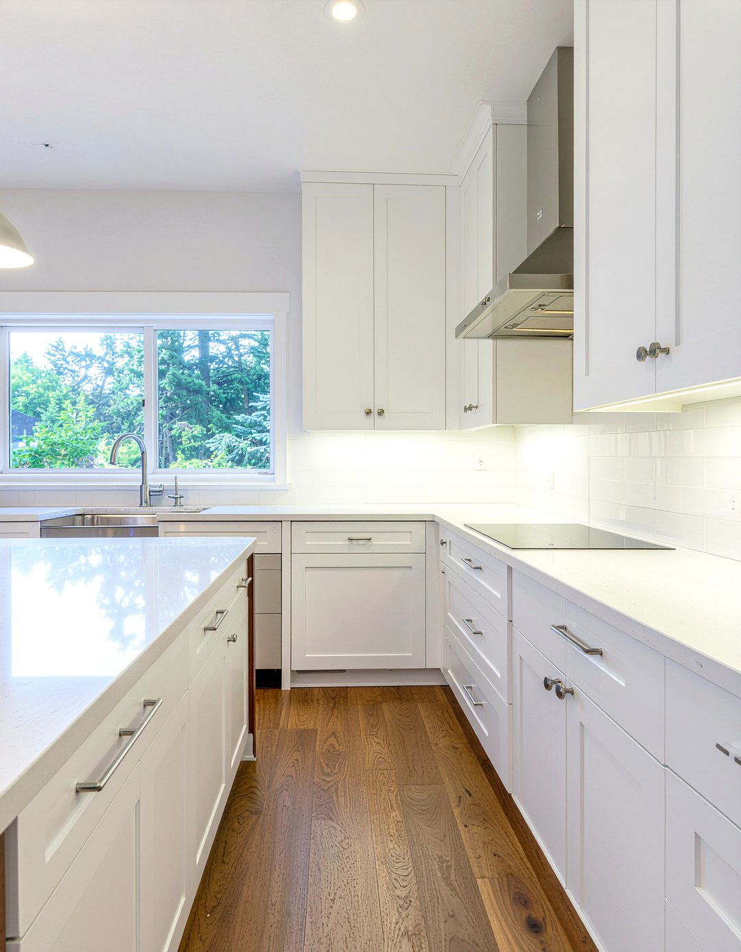 White raised panel cabinets - 30 raised panel kitchen cabinet ideas