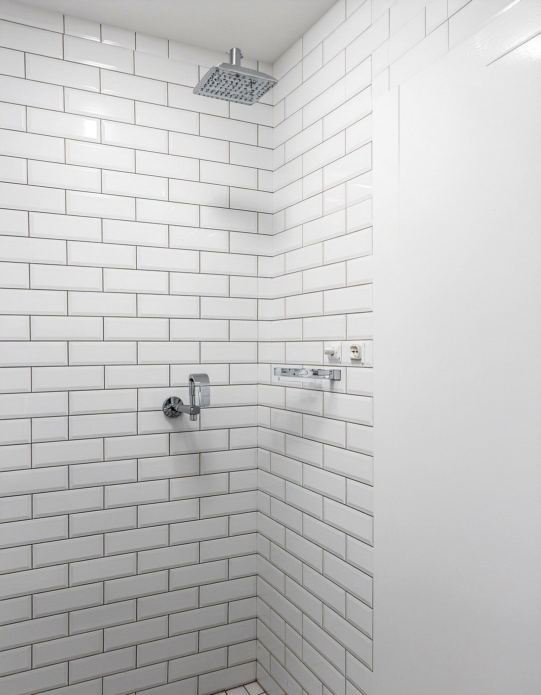 White subway tile - 30 small bathroom ideas