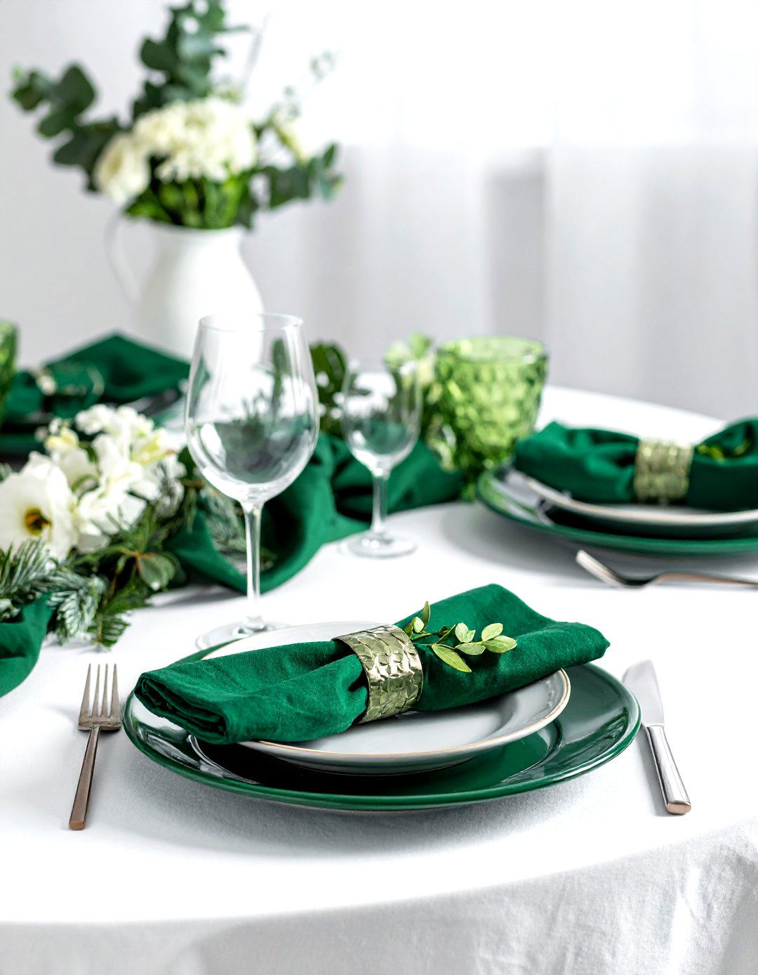White table emerald green place settings - 30 emerald and white dining room ideas