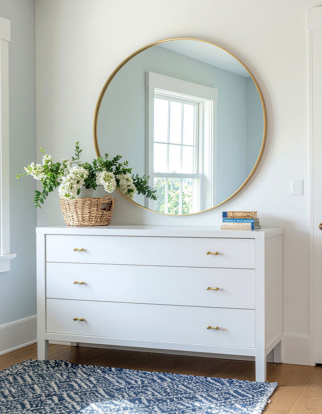 White vanity - 30 bedroom vanities