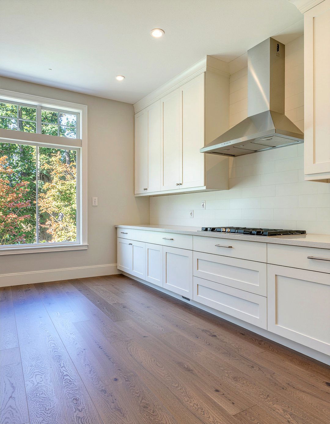 Wide plank kitchen wall - 30 kitchen board and batten ideas