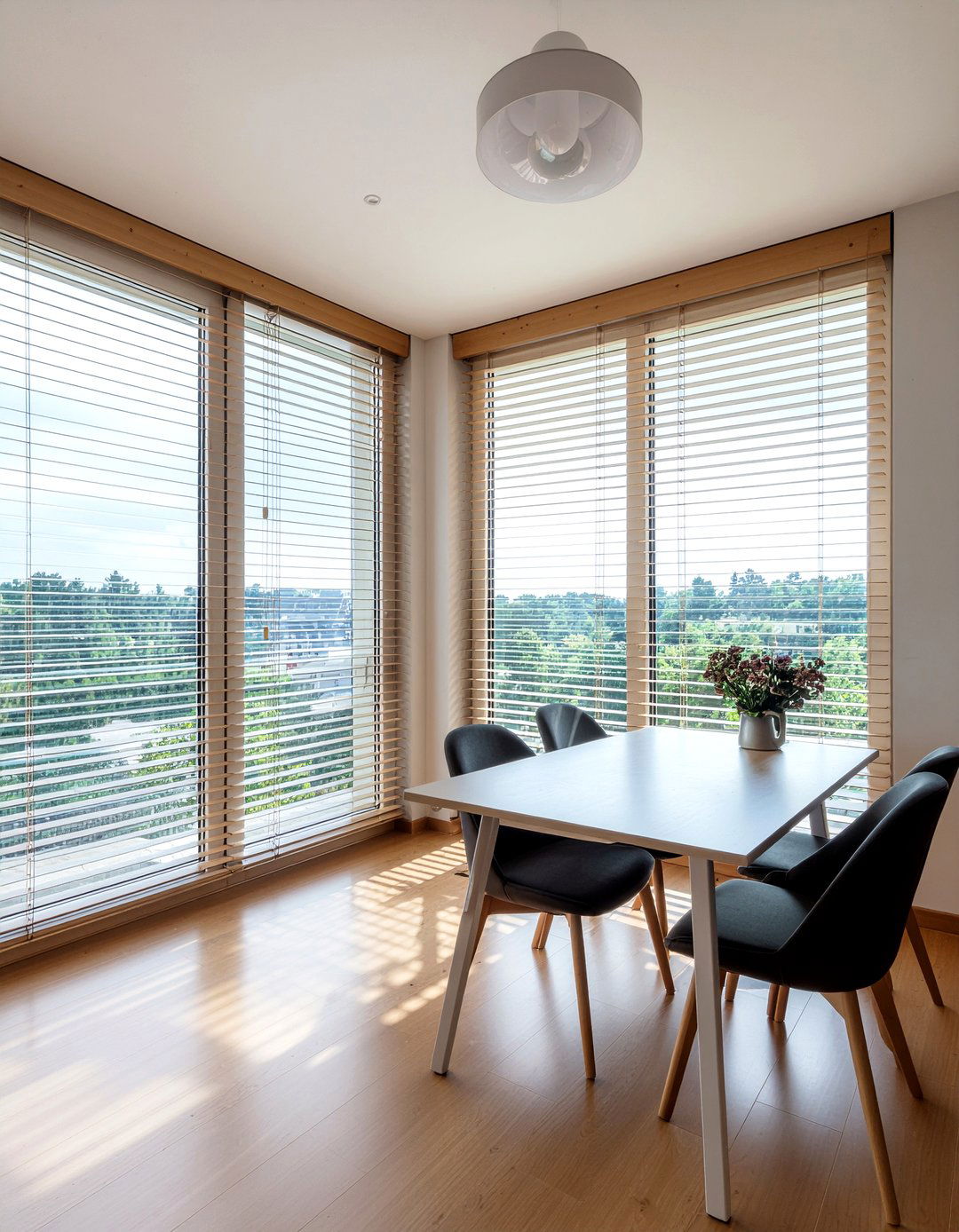 Window Blinds - 30 dining room essentials