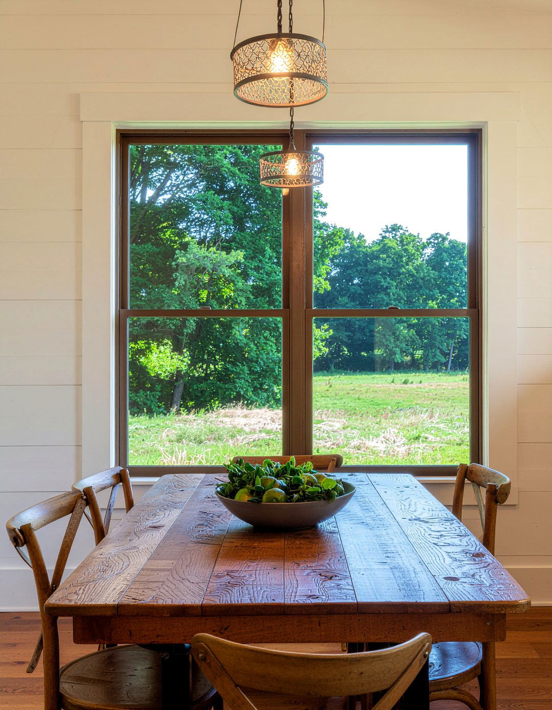 Window Pane Mirror - 30 rustic farmhouse dining room ideas