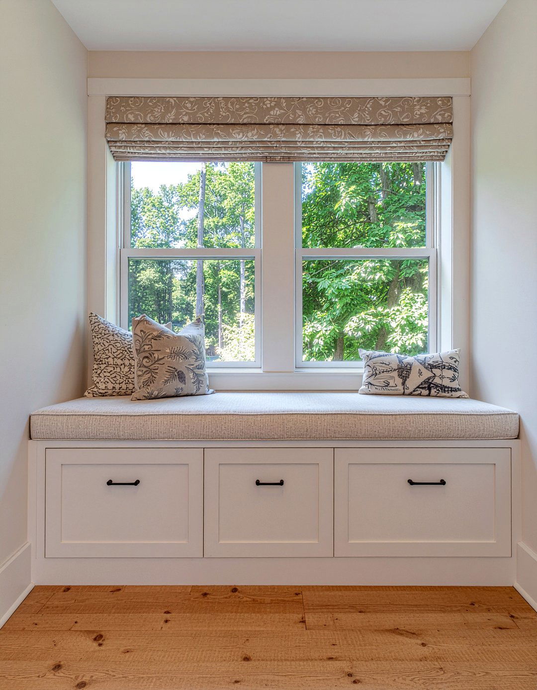 Window Seat Storage - 30 bedroom hidden storage ideas