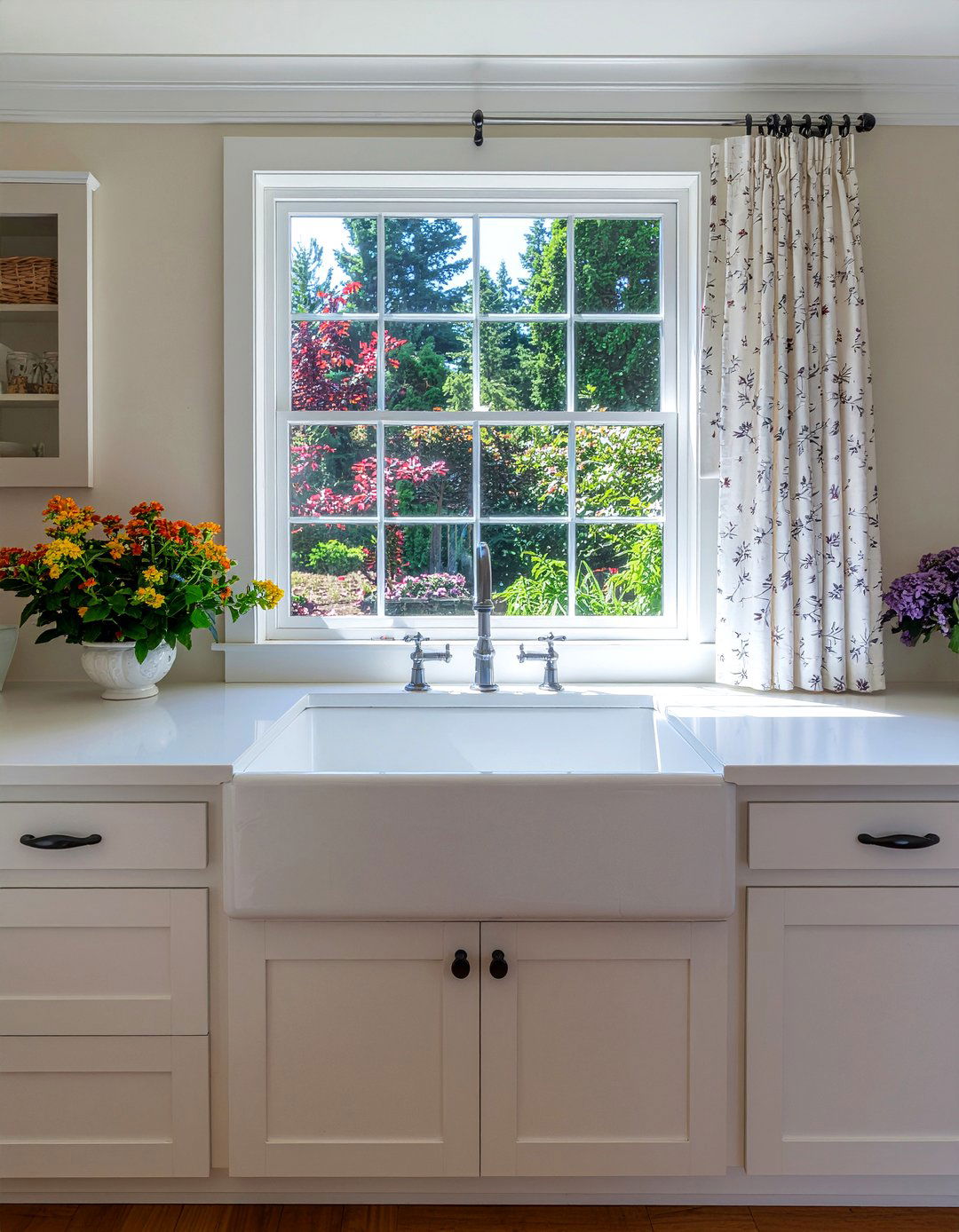 Window Sink Kitchen - 30 kitchen layout ideas