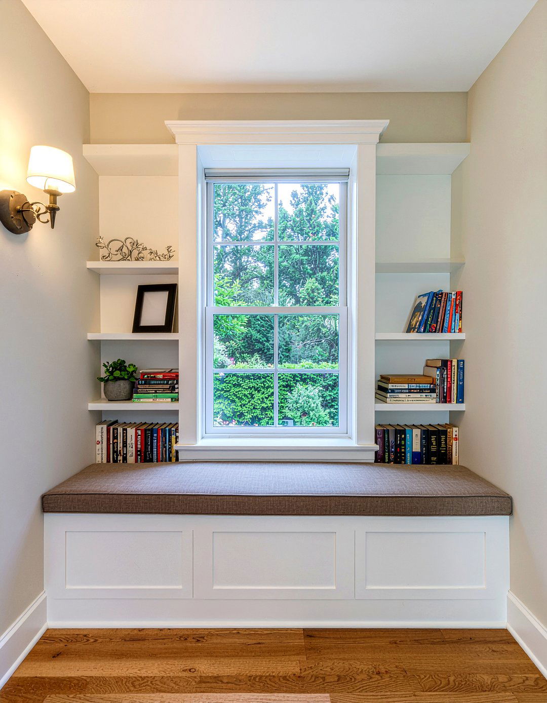 Window bench with bookshelves - 30 living room window bench ideas