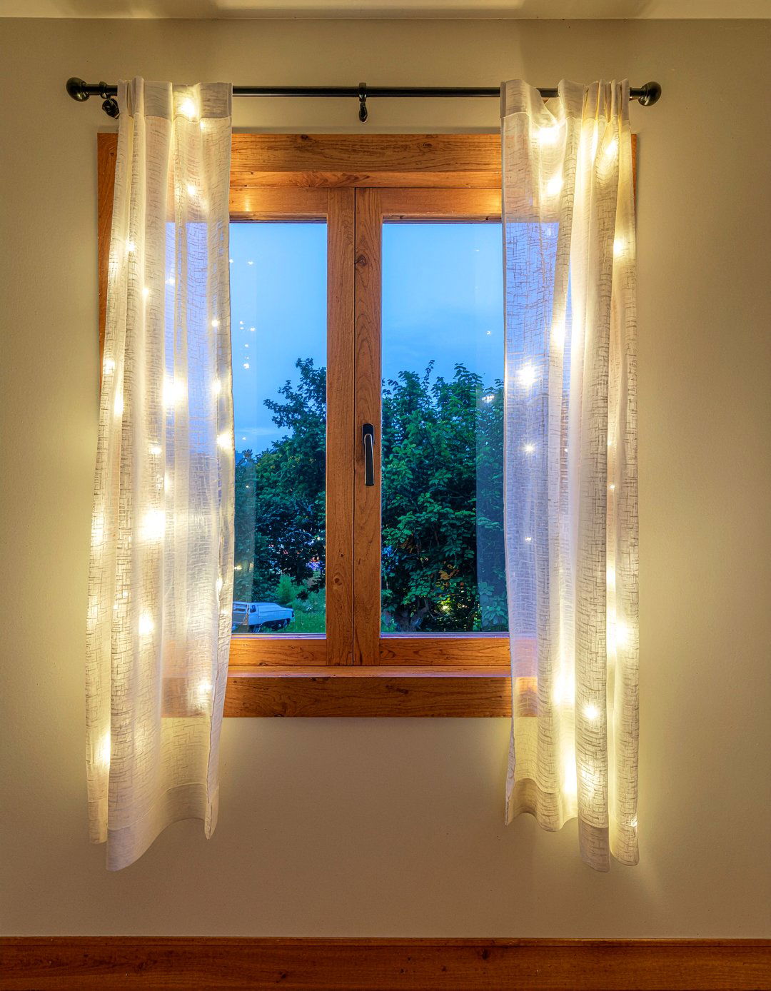 30 Magical Bedroom Fairy Lights Ideas for Soft Lighting