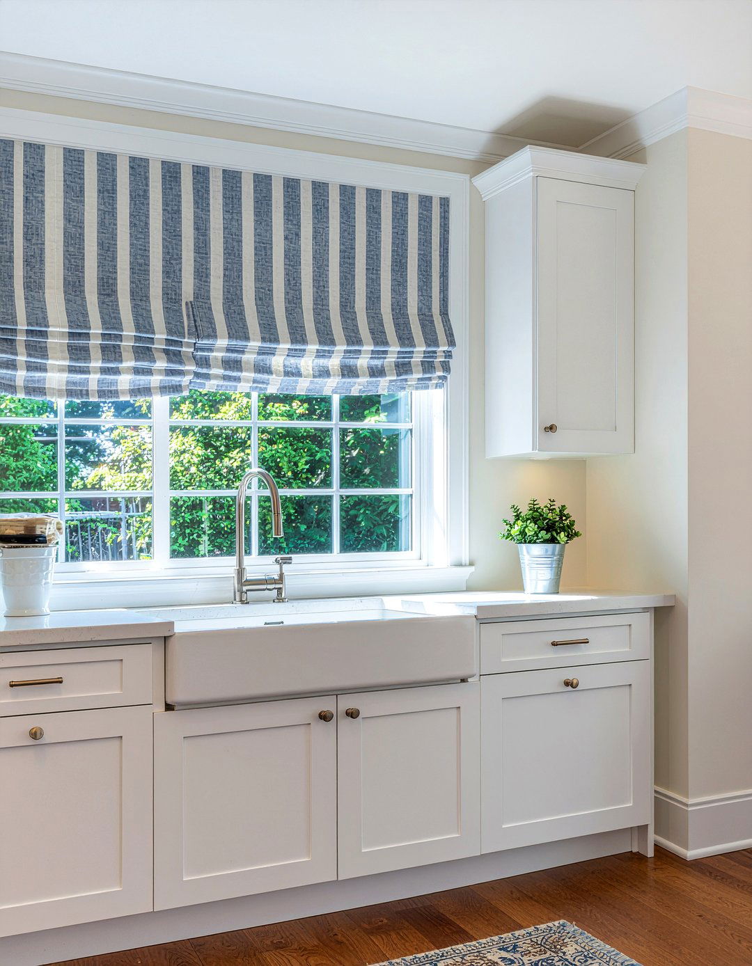 Window roman shades - 30 kitchen layering ideas