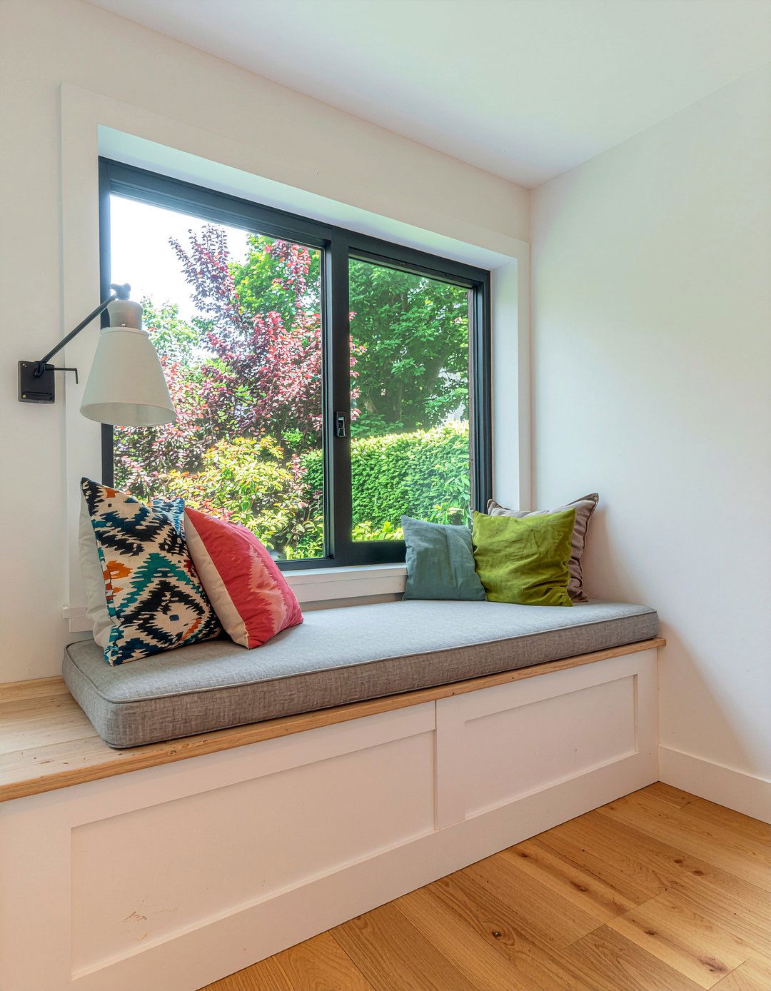 Window seat - 30 tween bedroom ideas