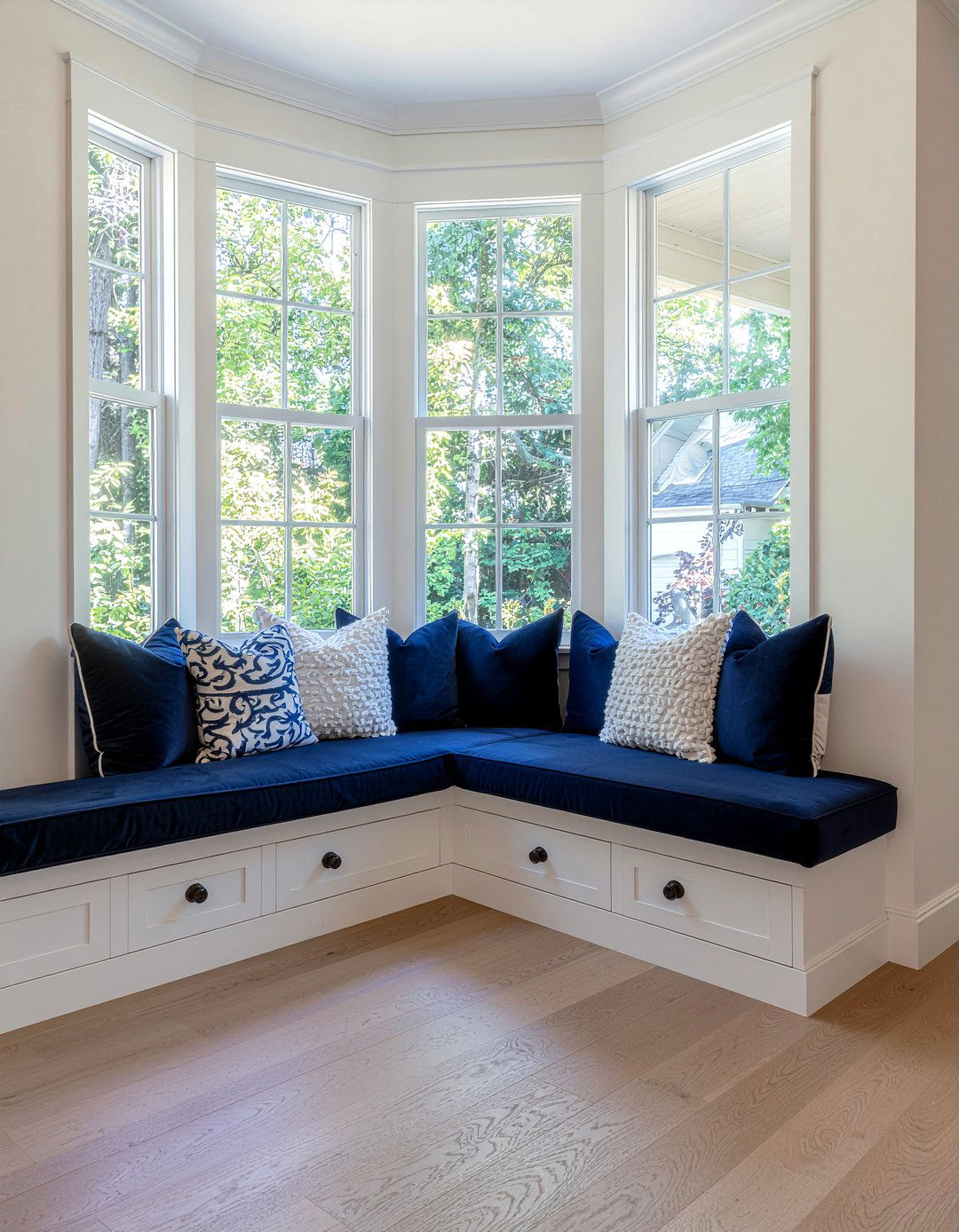 Window seat living room - 30 casual living room ideas