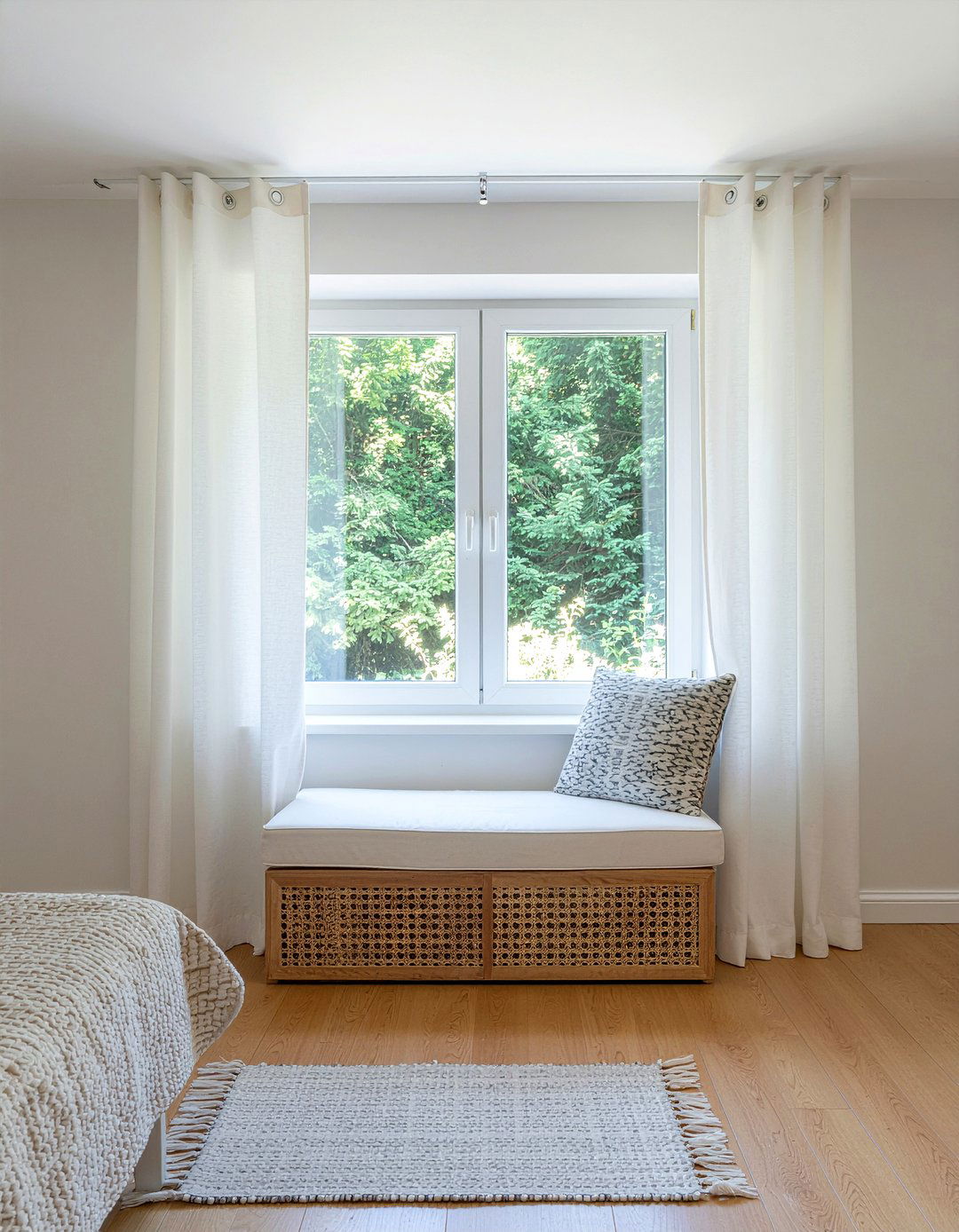 Window treatments - 30 bedroom on a budget ideas