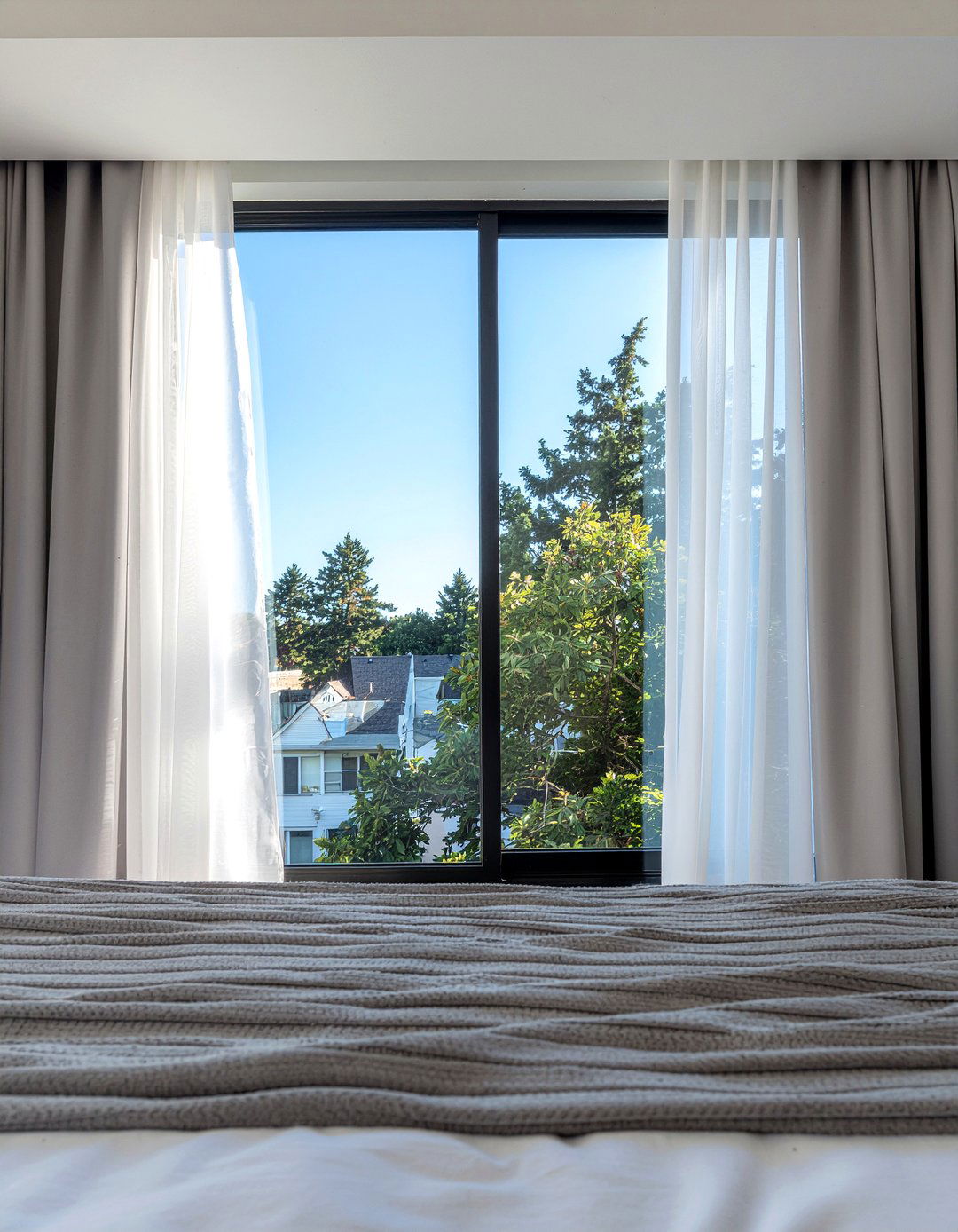 Window treatments - 30 budget bedroom ideas