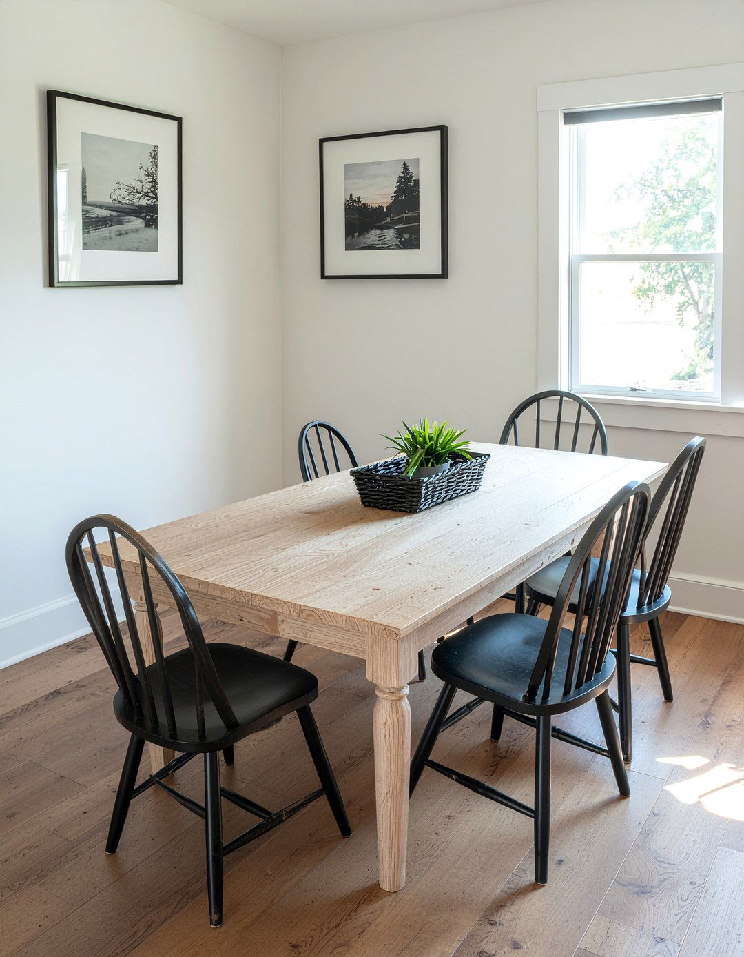 Windsor Chair - 30 rustic farmhouse dining room ideas