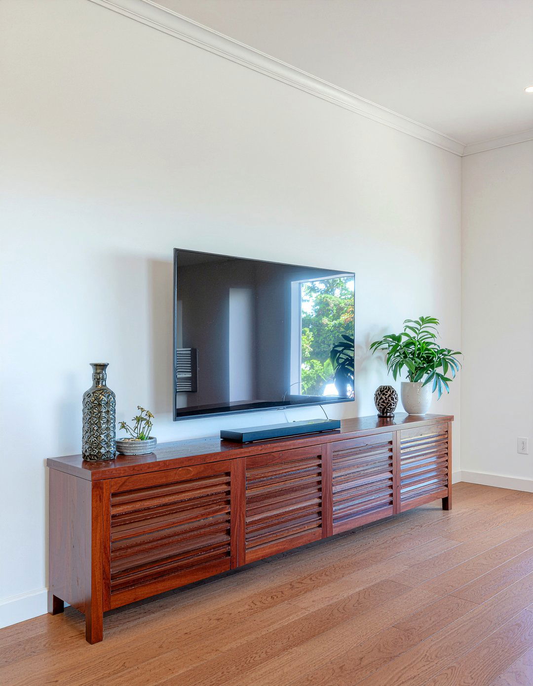 Wood Credenza - 30 living room timeless furniture ideas