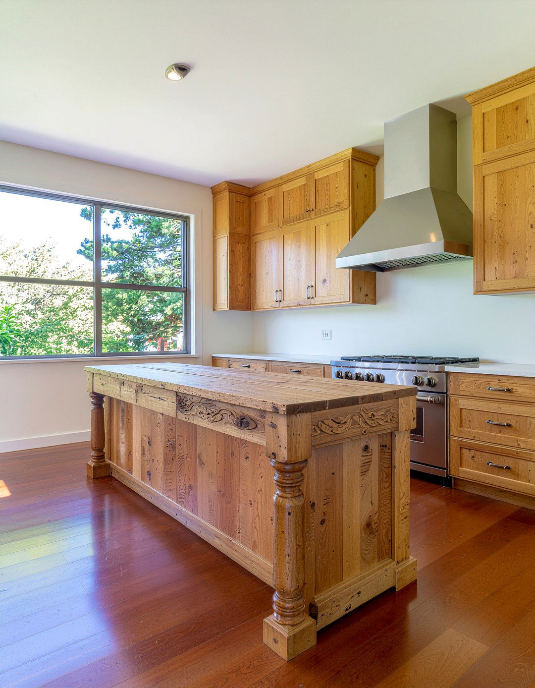 Wood Kitchen Island - 30 kitchen warmth ideas