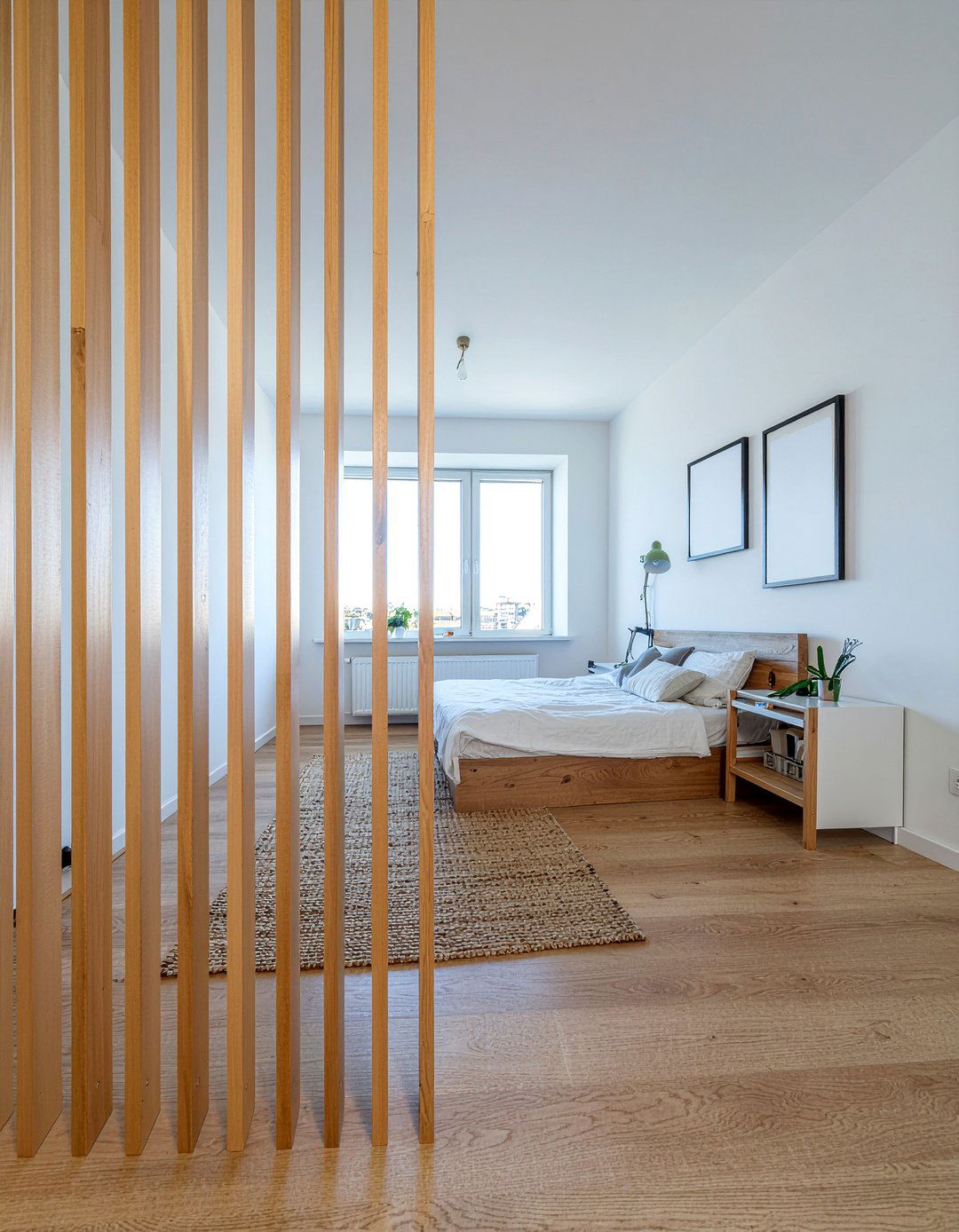 Wood Slat Partition - 30 open plan bedroom ideas