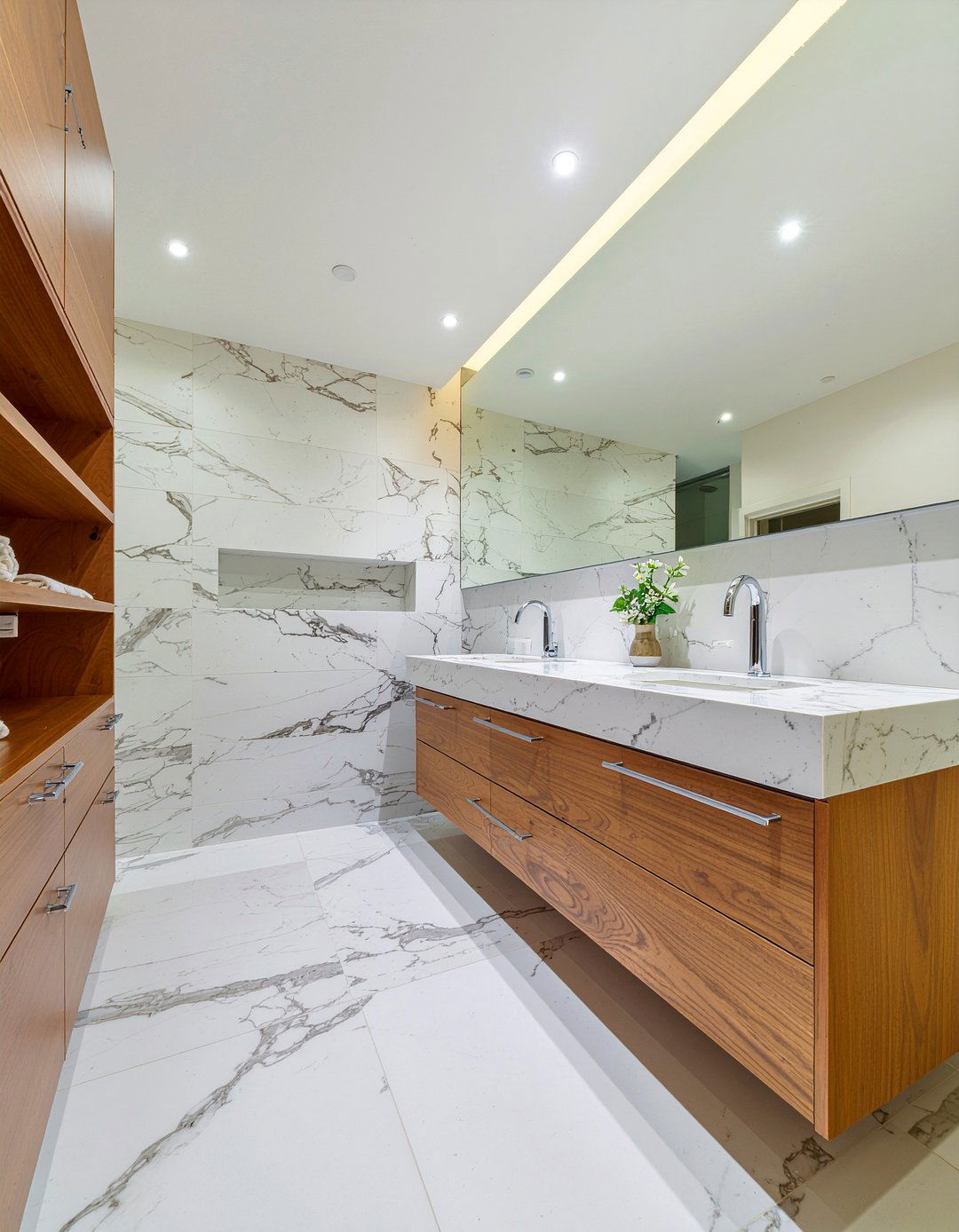 Wood and marble bathroom - 30 bathroom material mixing ideas