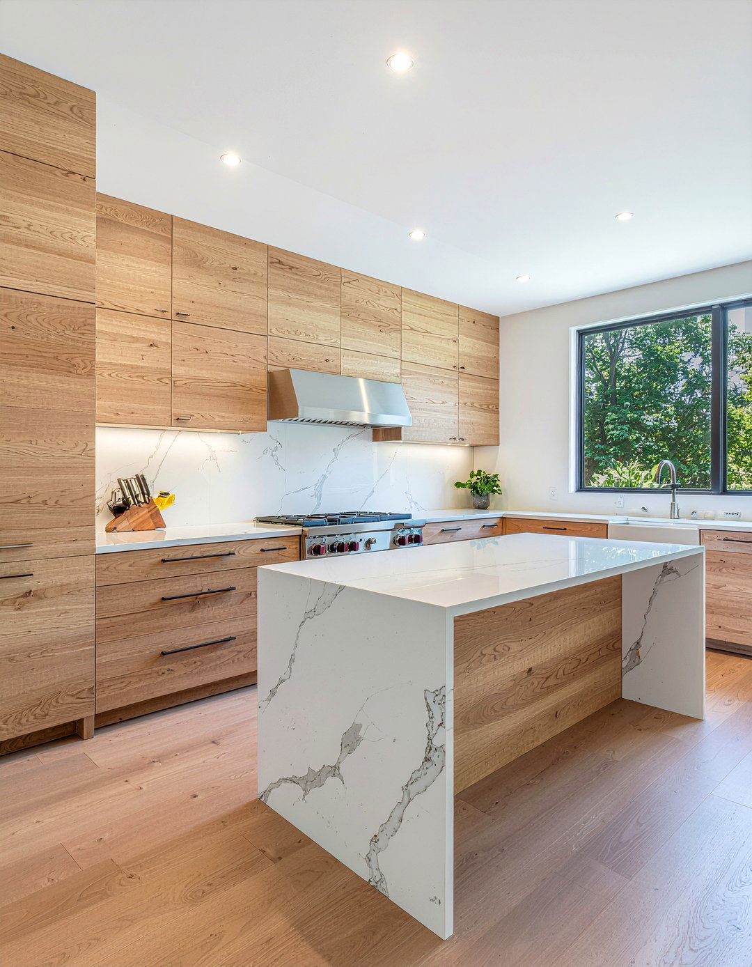 Wood and marble kitchen - 30 mixed material kitchen ideas