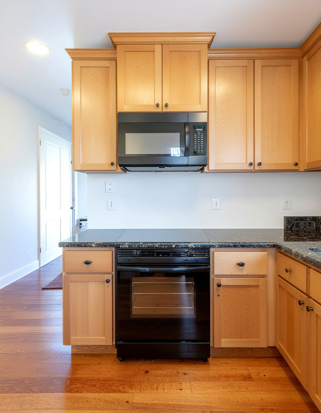 Wood cabinets with microwave over range - 30 over-the-range microwave kitchen ideas