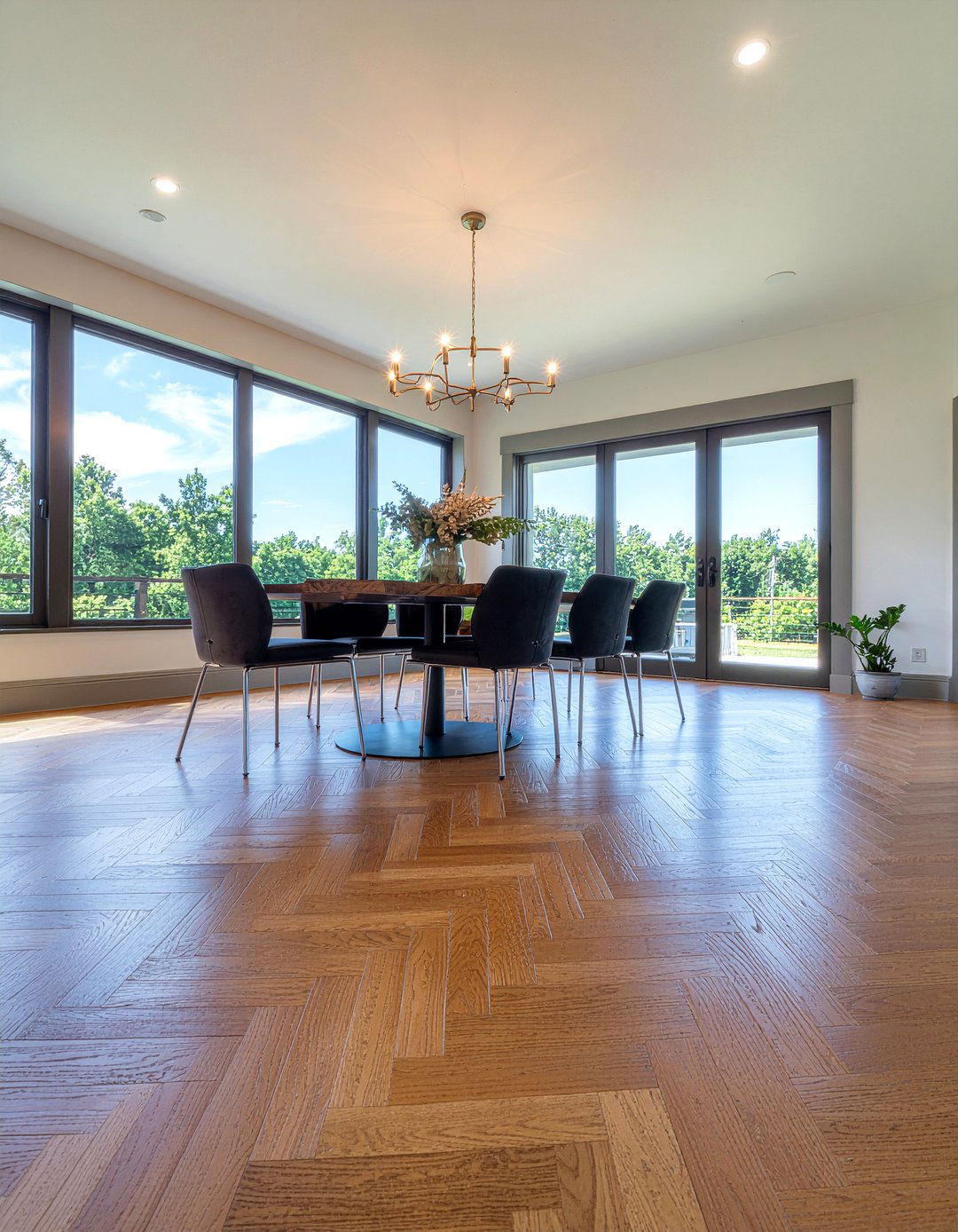 Wood look luxury vinyl plank - 30 low-maintenance dining room ideas