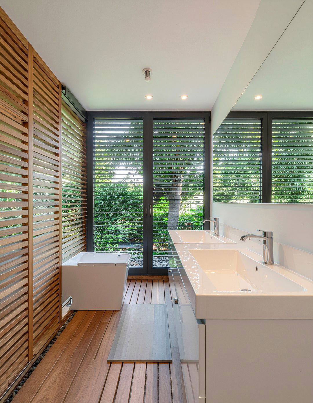 Wood slat pool bathroom - 30 pool bathroom ideas