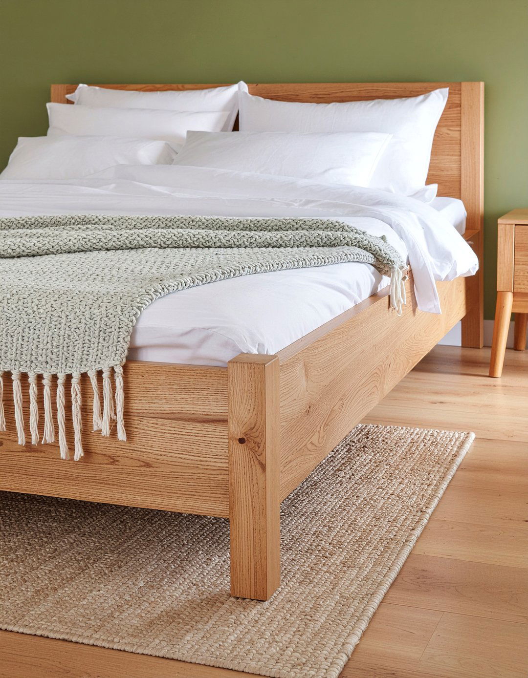 Wooden King Bed - 30 king size bedroom ideas