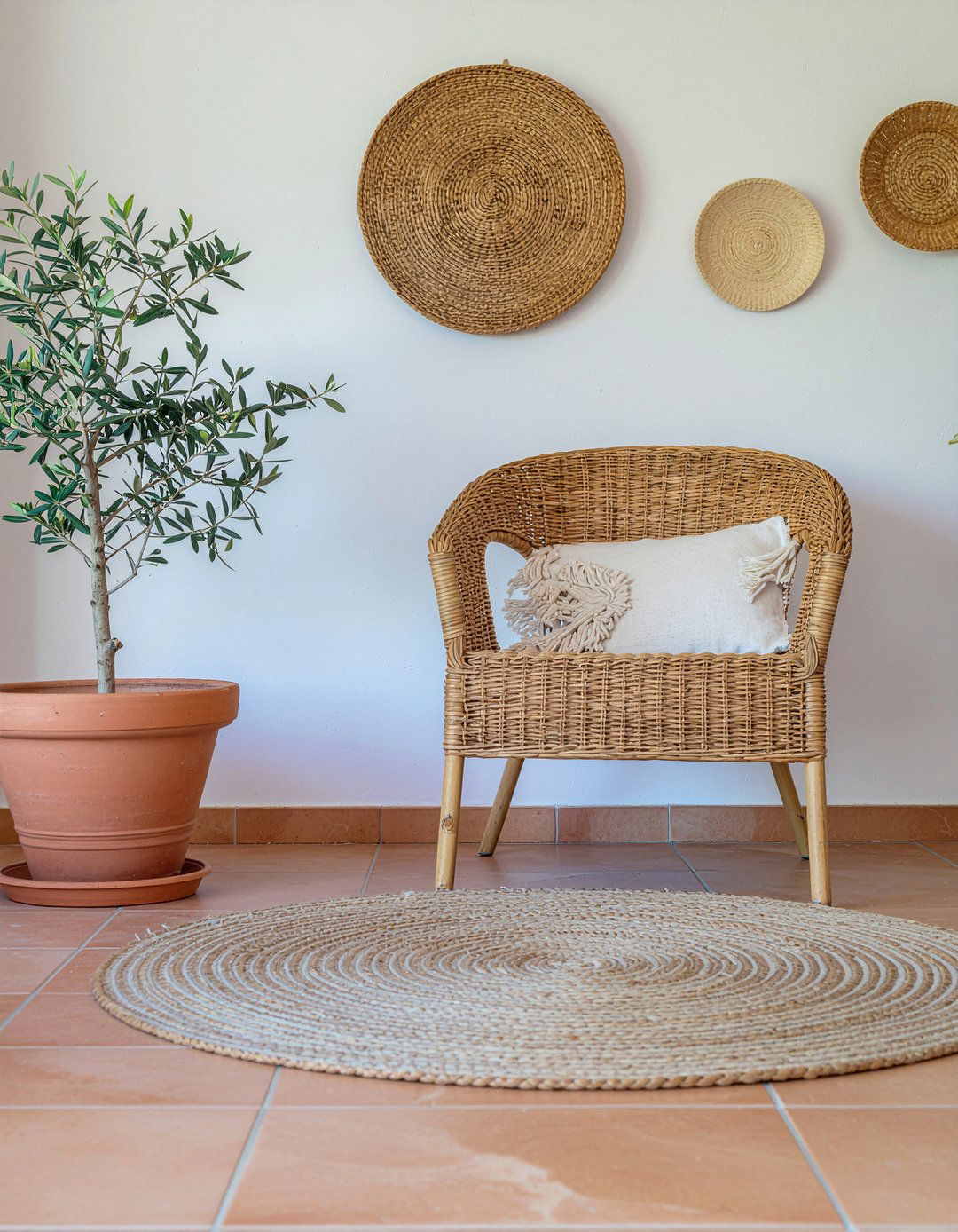 Woven Rattan Armchair - 30 living room Mediterranean furniture ideas