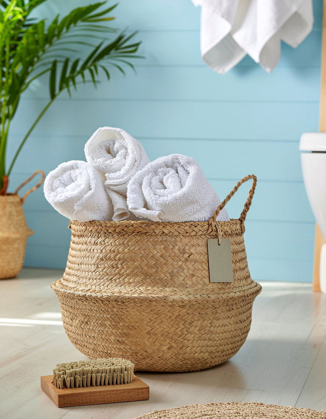 Woven seagrass bathroom basket - 30 bathroom caddy ideas