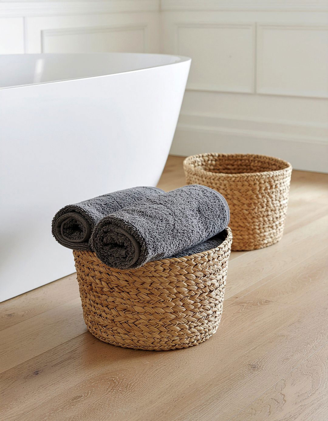 Woven storage baskets - 30 bathroom towel ideas