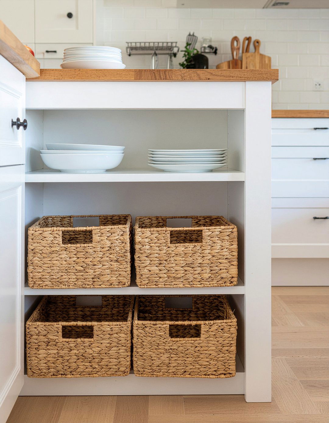 Woven storage baskets - 30 kitchen layering ideas