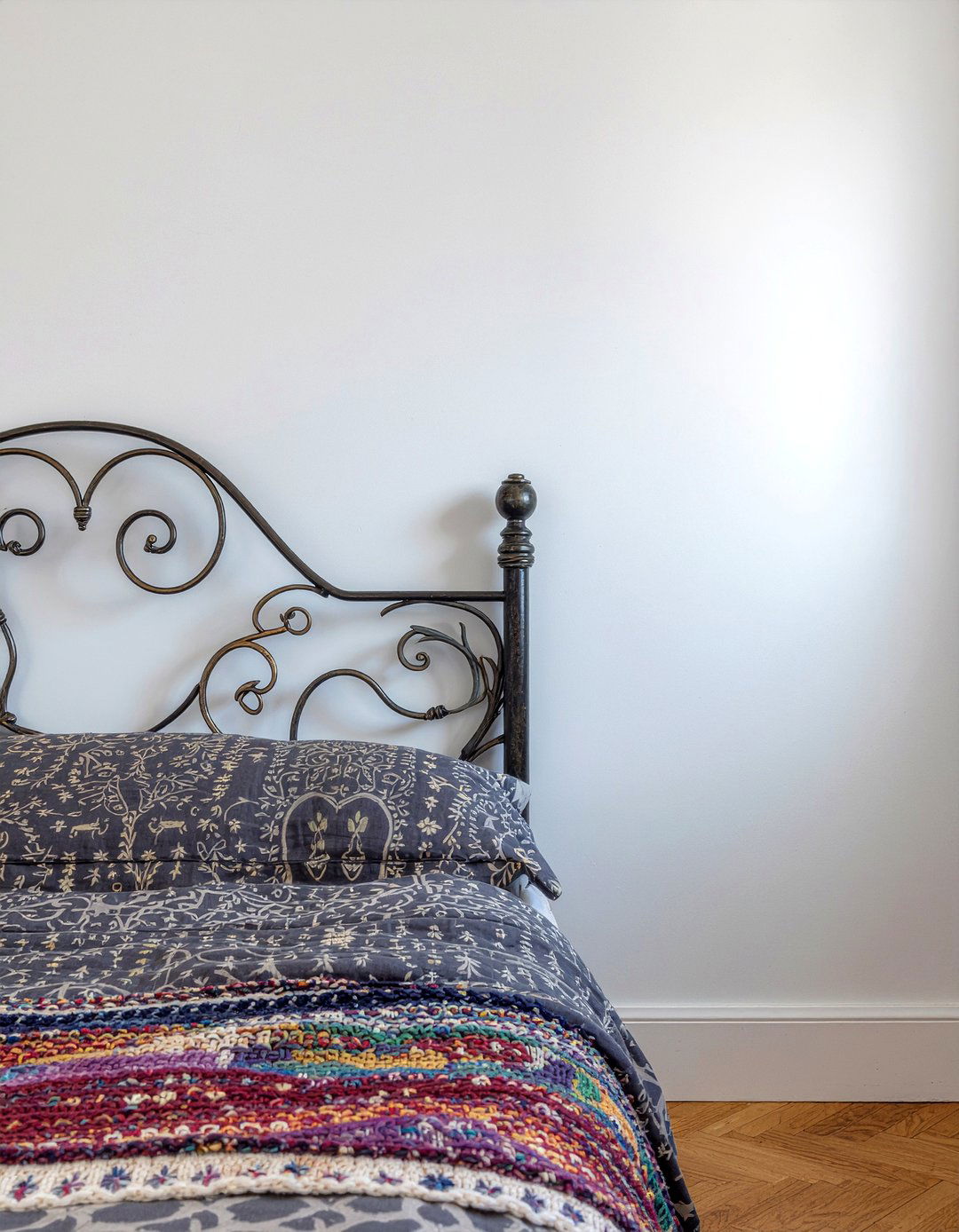 Wrought Iron Bed - 30 Mexican bedroom ideas