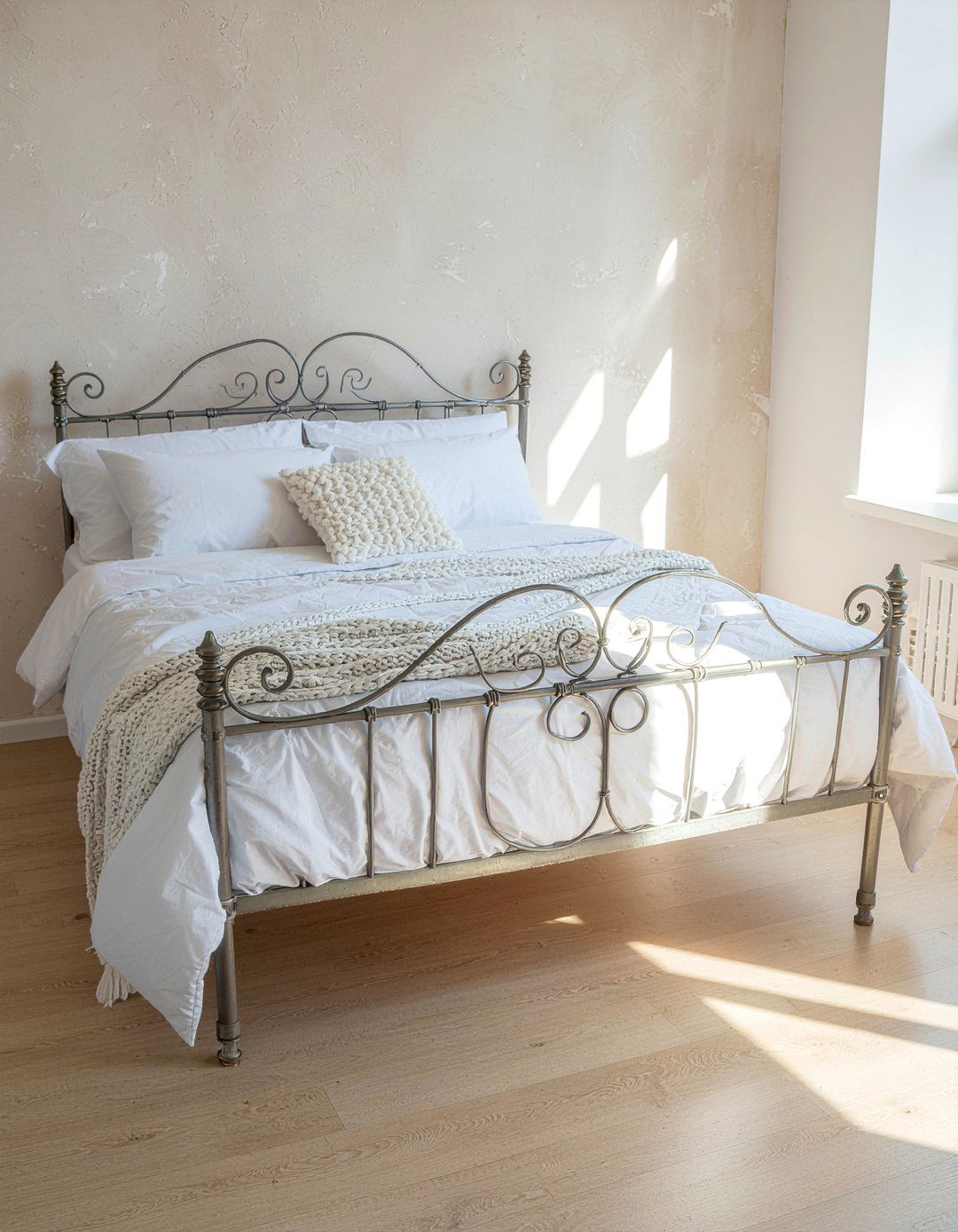 Wrought Iron Bed - 30 Tuscan bedroom ideas