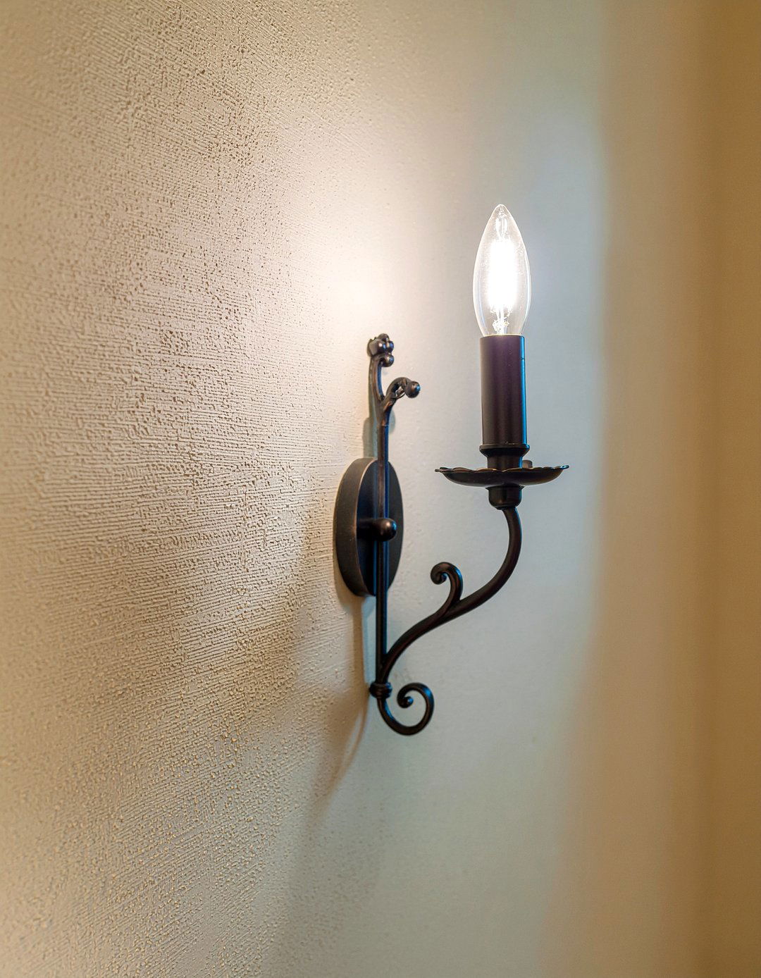 Wrought Iron Wall Sconce - 30 Tuscan bedroom ideas