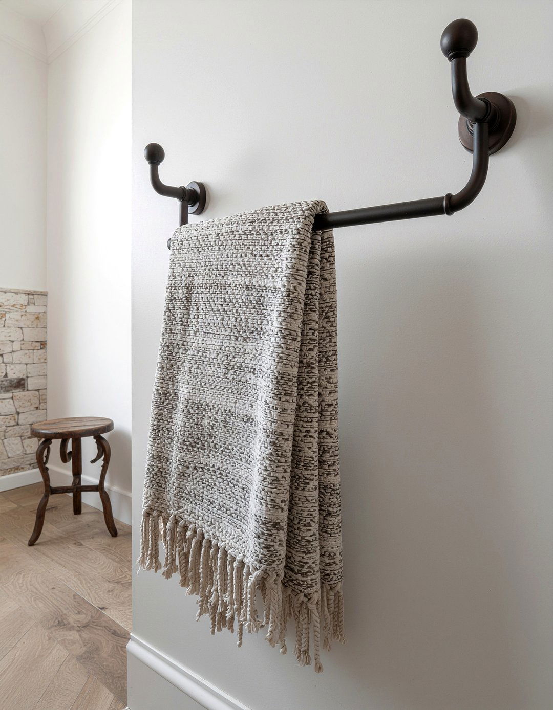 Wrought iron towel rack - 30 French bathroom ideas