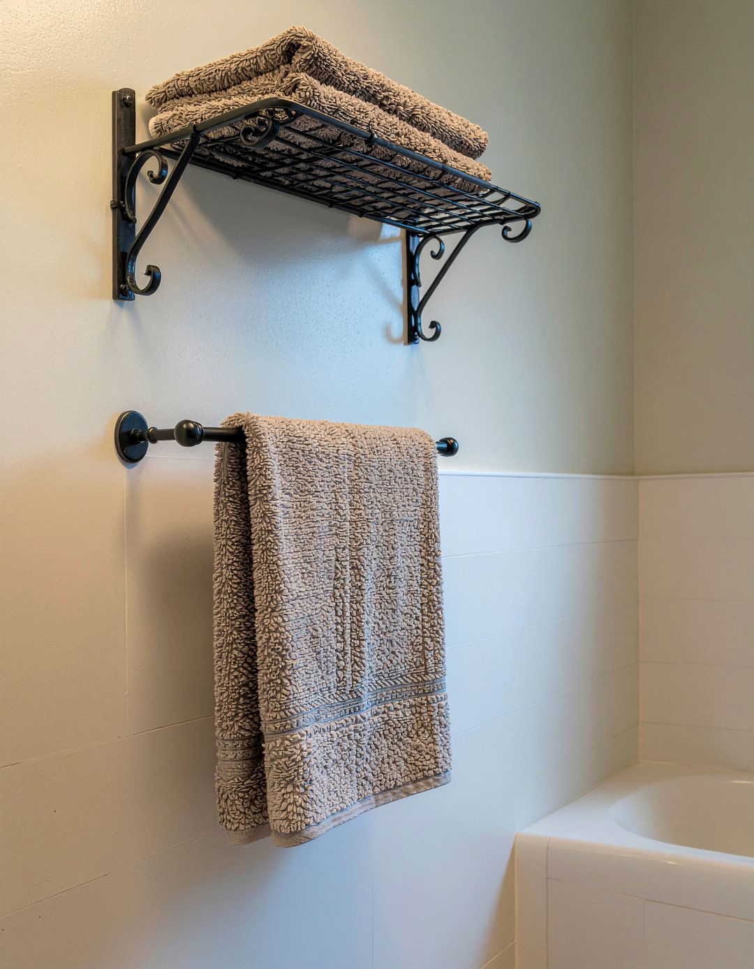 Wrought iron towel rack - 30 bathroom shelving unit ideas