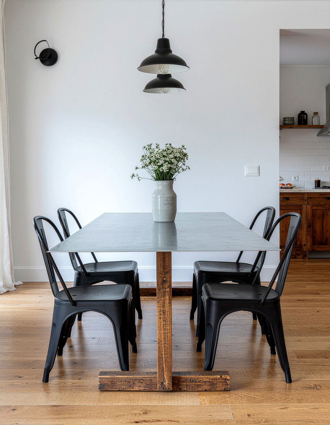 Zinc top table - 30 mixed metal dining room ideas