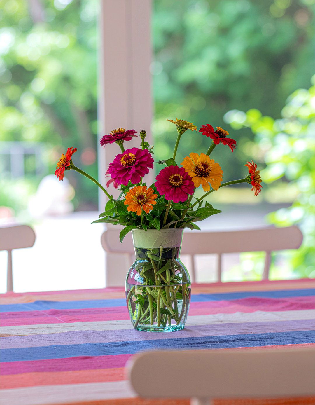 Zinnia Table Bouquet - 30 dining room fresh flower ideas