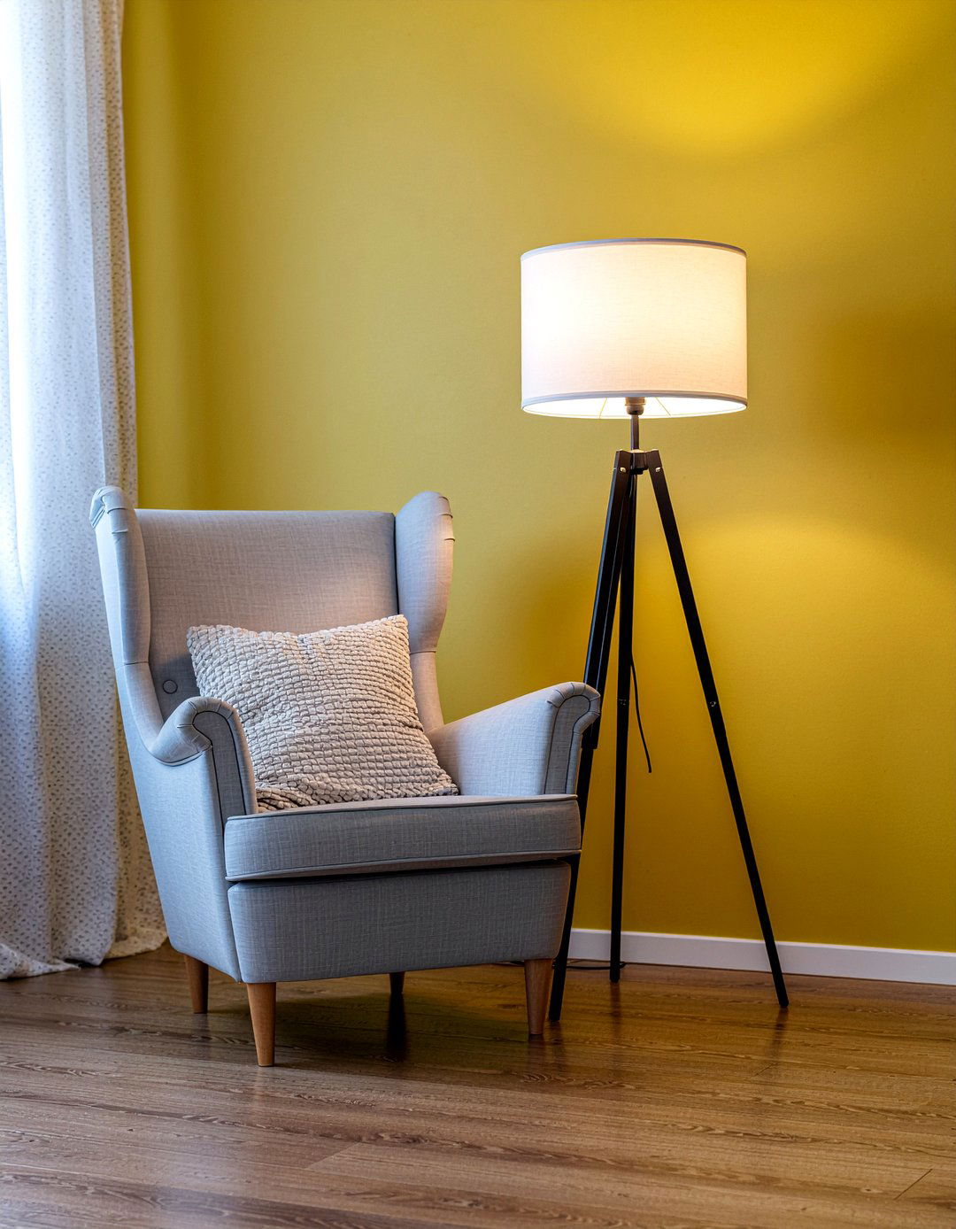 studio apartment floor lamp - 30 studio apartment living room ideas