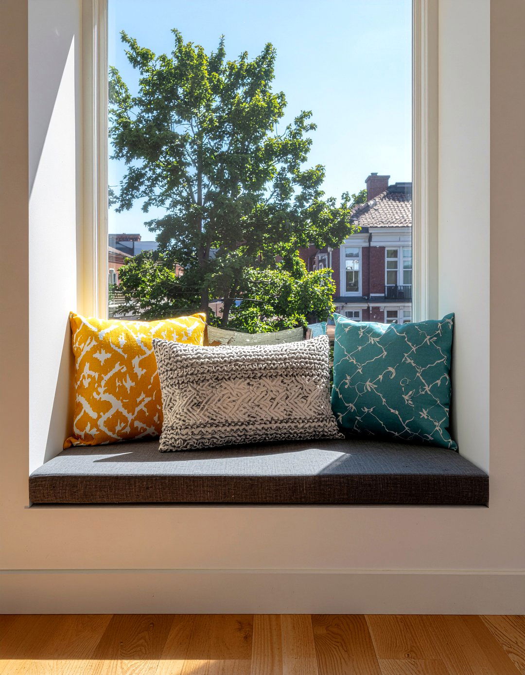 studio apartment window seat - 30 studio apartment living room ideas